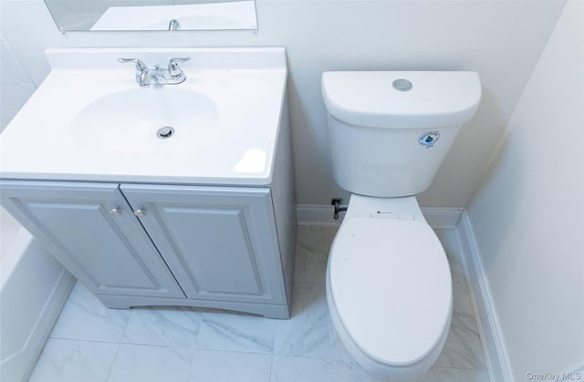 100 Clinton Avenue 2E, Mineola, NY 11504