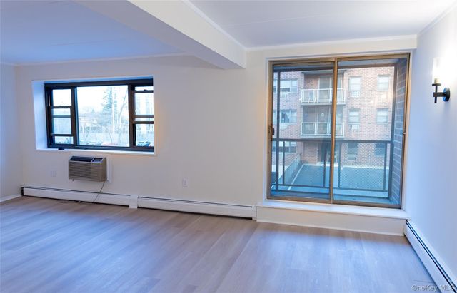 100 Clinton Avenue 2E, Mineola, NY 11504