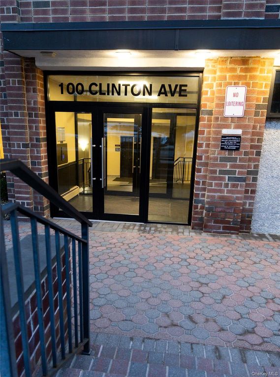 100 Clinton Avenue 2E, Mineola, NY 11504