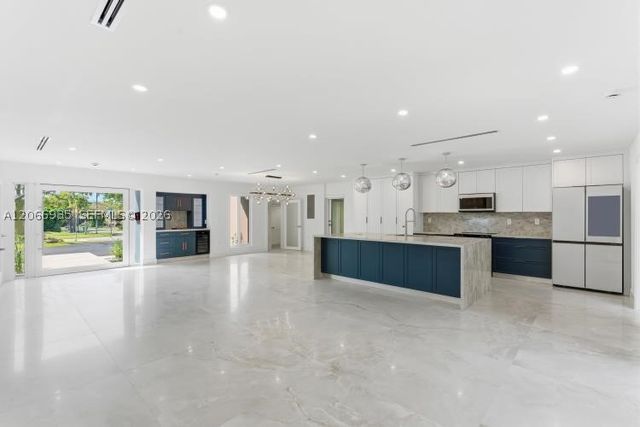 291 E Shore Dr E 0, Miami, FL 33133