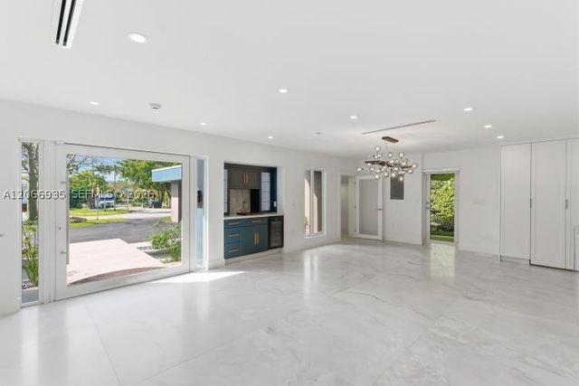 291 E Shore Dr E 0, Miami, FL 33133