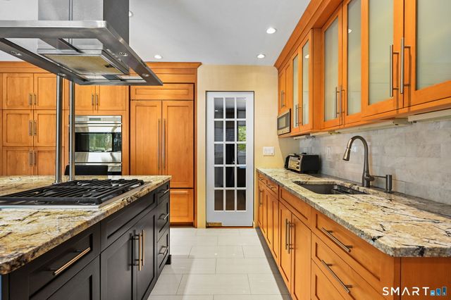 15 Four Brooks Circle, Stamford, CT 06903