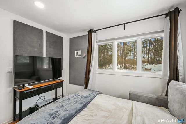 15 Four Brooks Circle, Stamford, CT 06903