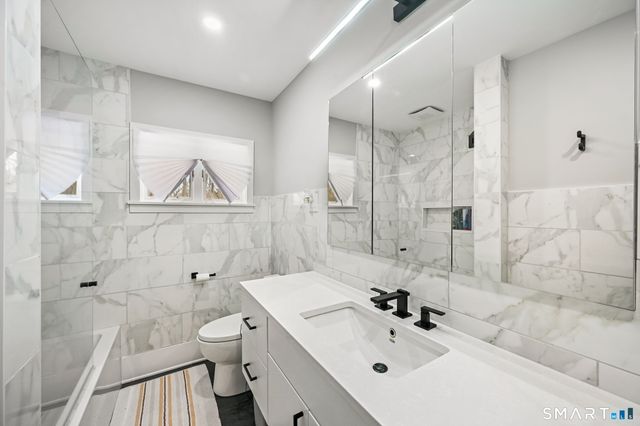 15 Four Brooks Circle, Stamford, CT 06903