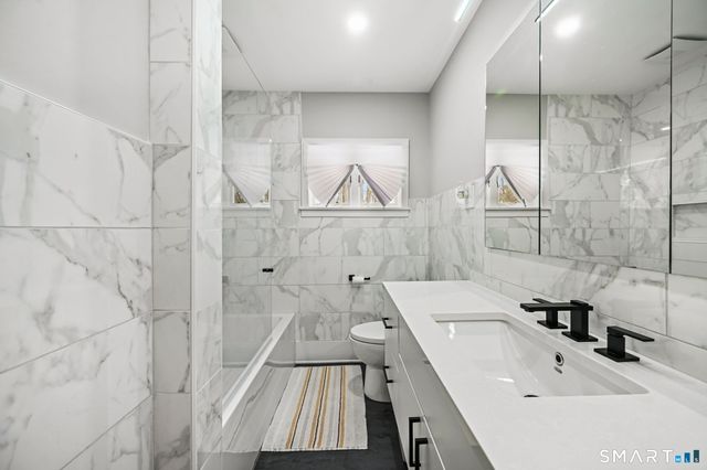 15 Four Brooks Circle, Stamford, CT 06903