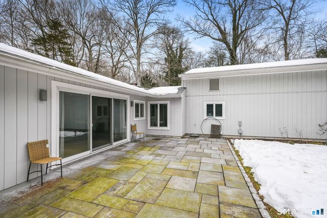 15 Four Brooks Circle, Stamford, CT 06903