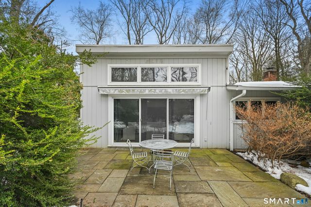 15 Four Brooks Circle, Stamford, CT 06903