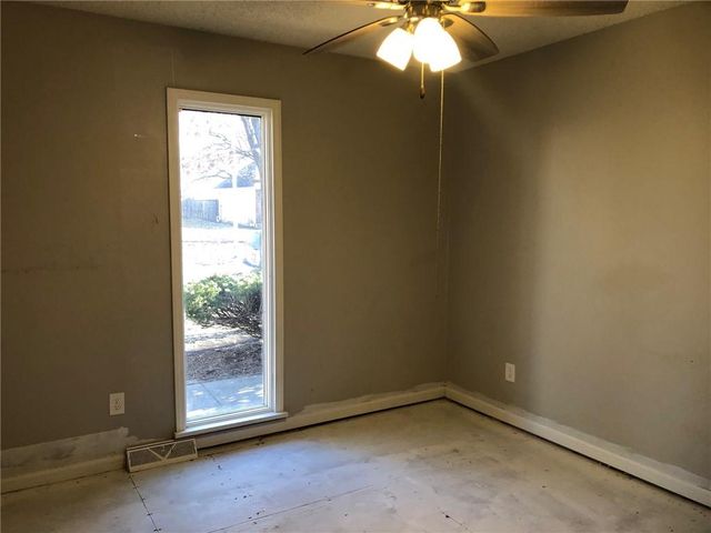 6012 Woodside Avenue, Kansas City, MO 64133