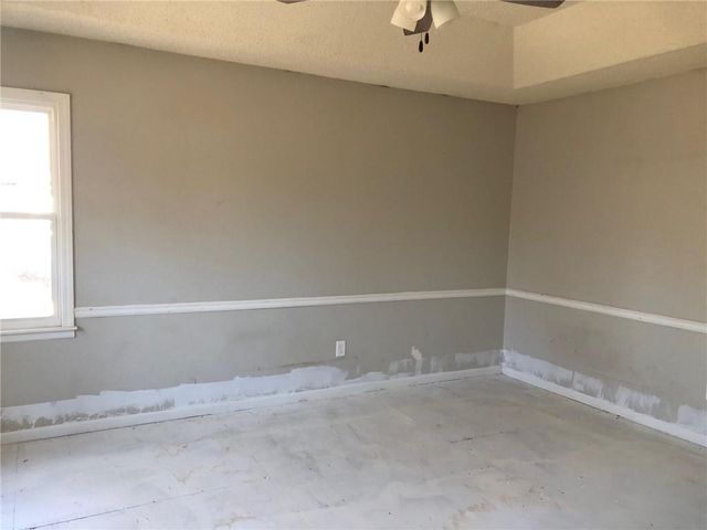 6012 Woodside Avenue, Kansas City, MO 64133