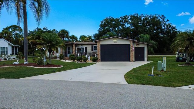 19876 Frenchmans CT, North Fort Myers, FL 33903