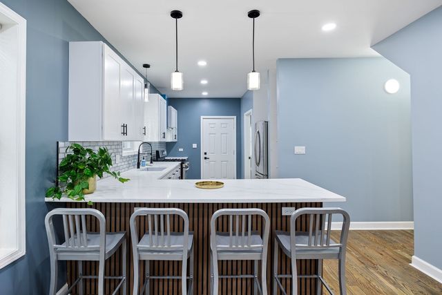 1132 N Waller Avenue, Chicago, IL 60651