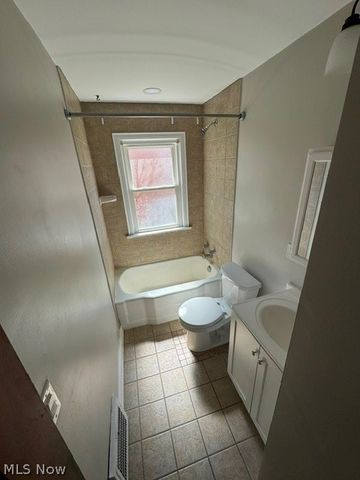 1811 E 291st Street, Wickliffe, OH 44092