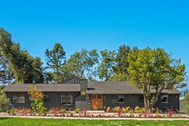 32 W Las Flores Drive, Altadena, CA 91001