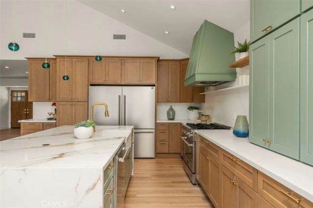 32 W Las Flores Drive, Altadena, CA 91001