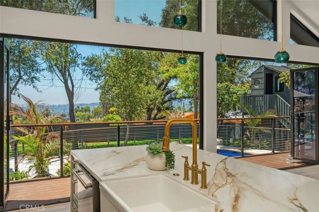 32 W Las Flores Drive, Altadena, CA 91001