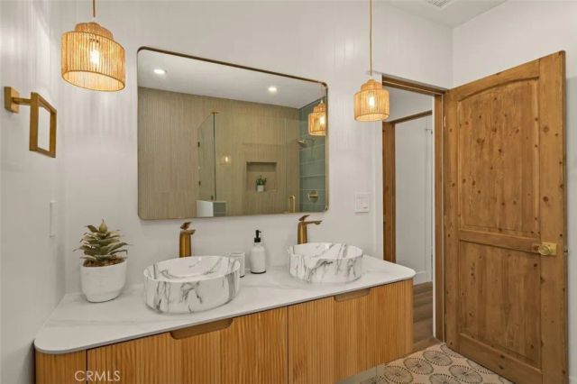 32 W Las Flores Drive, Altadena, CA 91001