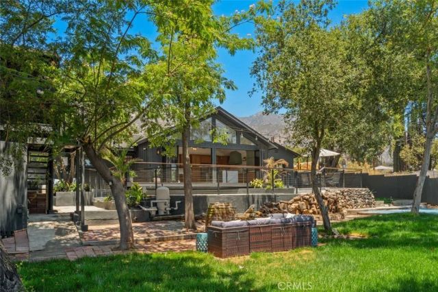 32 W Las Flores Drive, Altadena, CA 91001
