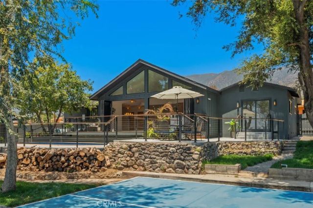 32 W Las Flores Drive, Altadena, CA 91001