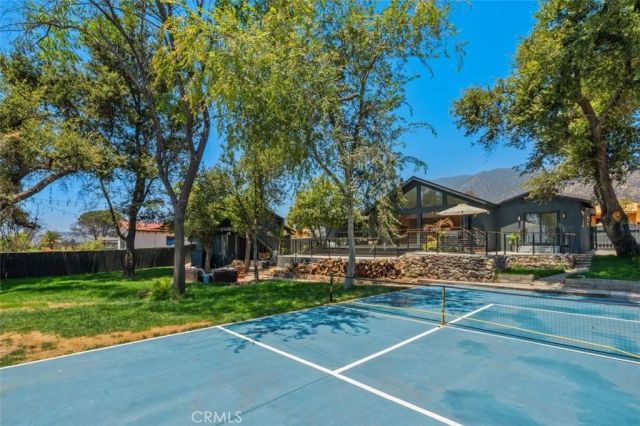 32 W Las Flores Drive, Altadena, CA 91001