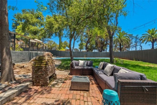 32 W Las Flores Drive, Altadena, CA 91001