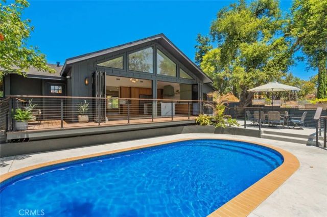 32 W Las Flores Drive, Altadena, CA 91001