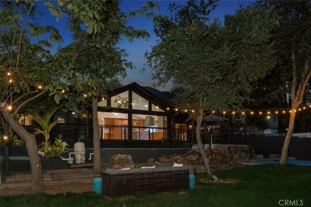 32 W Las Flores Drive, Altadena, CA 91001