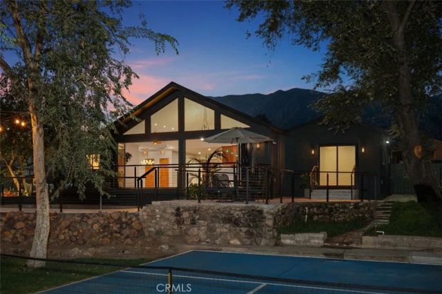 32 W Las Flores Drive, Altadena, CA 91001