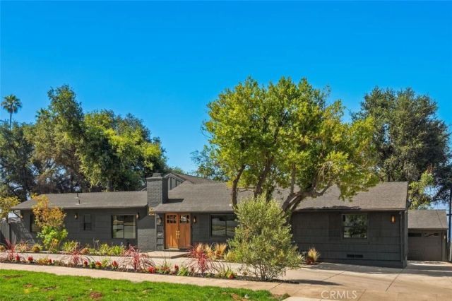 32 W Las Flores Drive, Altadena, CA 91001