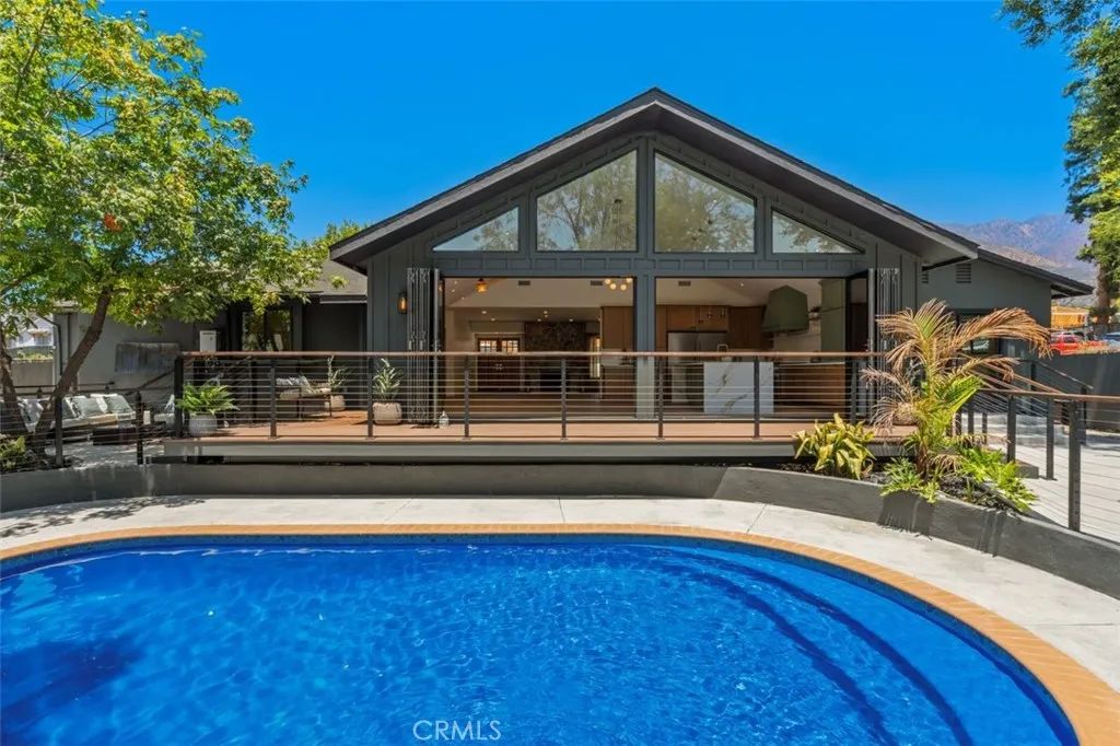32 W Las Flores Drive, Altadena, CA 91001