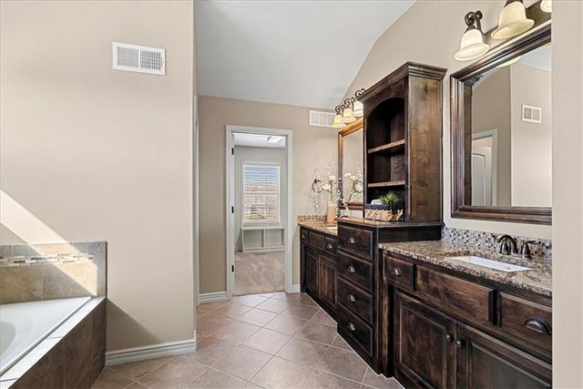 11307 W 158th Terrace, Overland Park, KS 66221