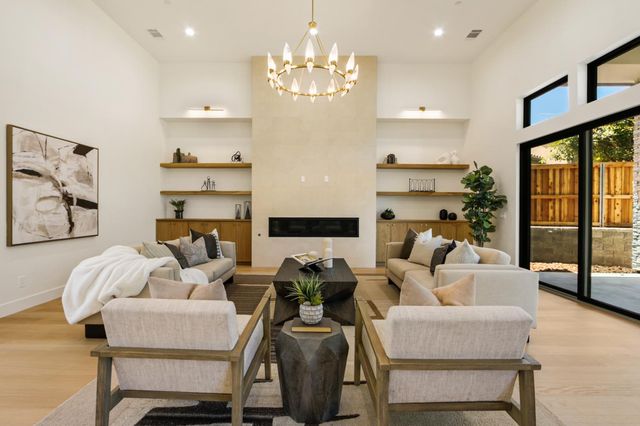 1360 Pars Oak Ln, Carmichael, CA 95608