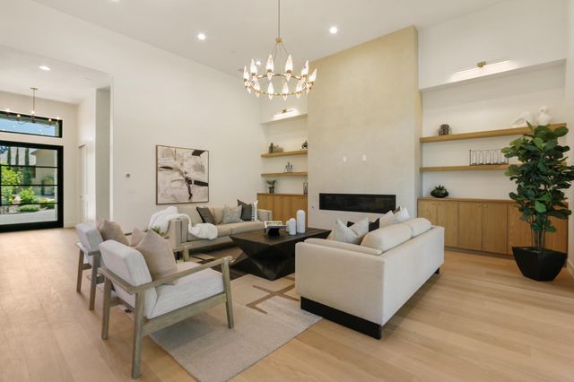 1360 Pars Oak Ln, Carmichael, CA 95608