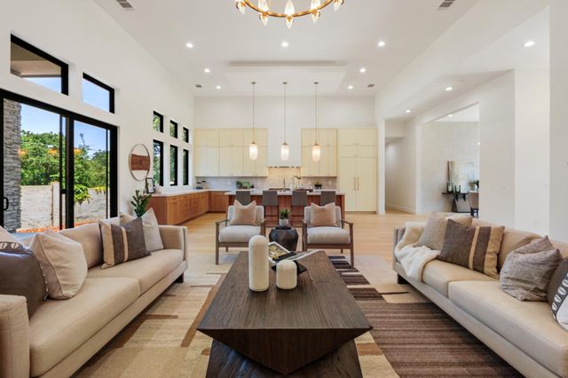 1360 Pars Oak Ln, Carmichael, CA 95608