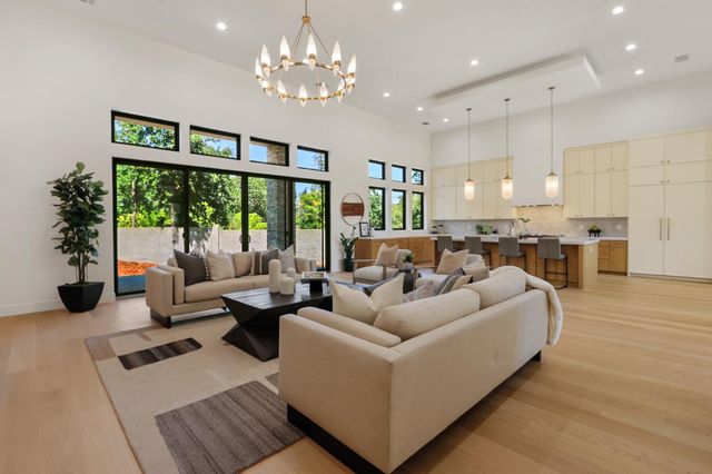 1360 Pars Oak Ln, Carmichael, CA 95608