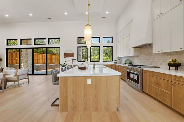 1360 Pars Oak Ln, Carmichael, CA 95608