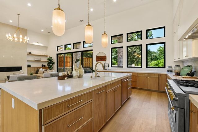 1360 Pars Oak Ln, Carmichael, CA 95608