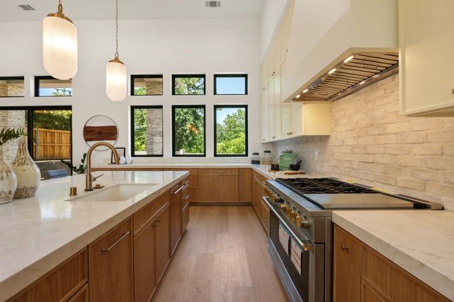 1360 Pars Oak Ln, Carmichael, CA 95608