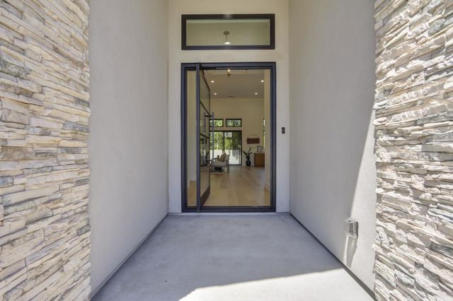 1360 Pars Oak Ln, Carmichael, CA 95608