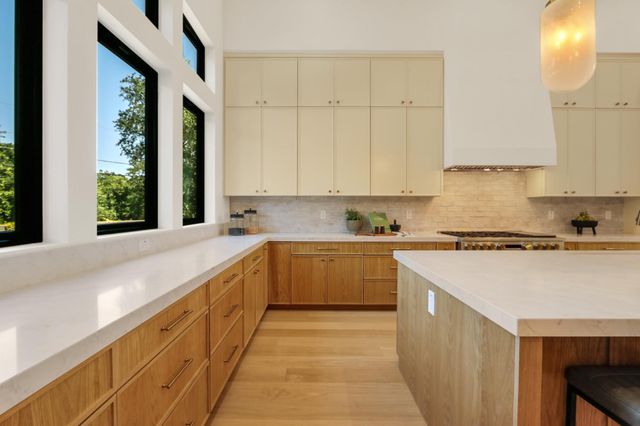 1360 Pars Oak Ln, Carmichael, CA 95608