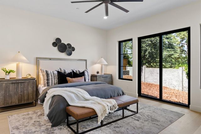 1360 Pars Oak Ln, Carmichael, CA 95608