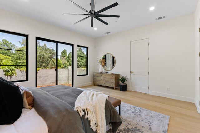 1360 Pars Oak Ln, Carmichael, CA 95608