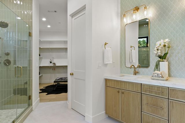 1360 Pars Oak Ln, Carmichael, CA 95608