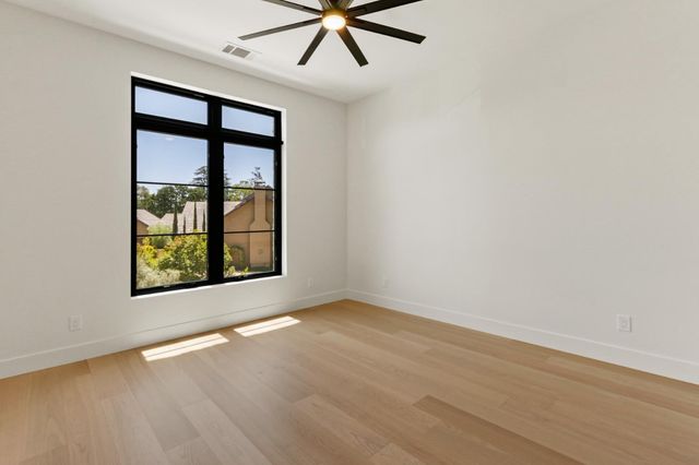 1360 Pars Oak Ln, Carmichael, CA 95608