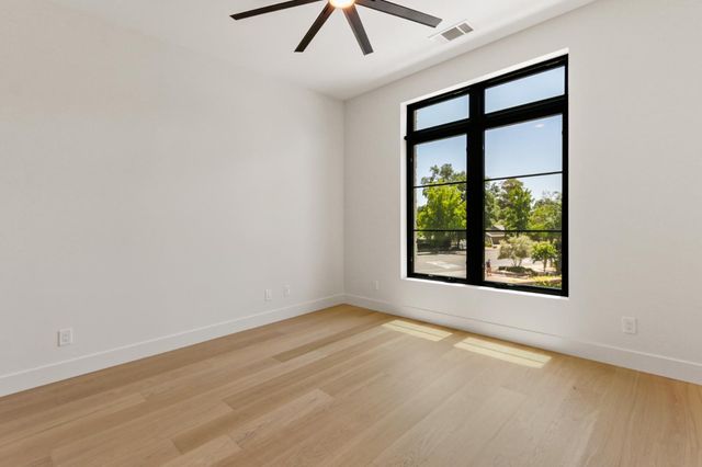 1360 Pars Oak Ln, Carmichael, CA 95608