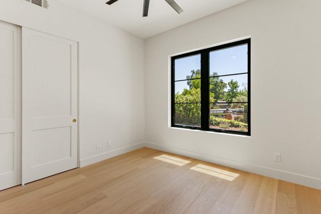 1360 Pars Oak Ln, Carmichael, CA 95608