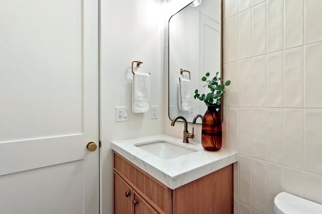 1360 Pars Oak Ln, Carmichael, CA 95608