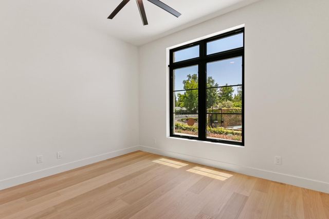 1360 Pars Oak Ln, Carmichael, CA 95608