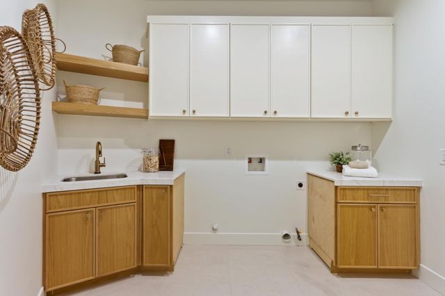 1360 Pars Oak Ln, Carmichael, CA 95608