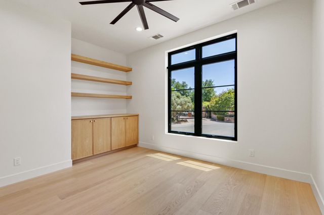 1360 Pars Oak Ln, Carmichael, CA 95608