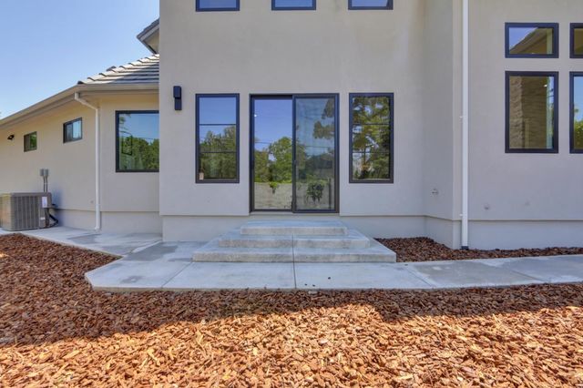 1360 Pars Oak Ln, Carmichael, CA 95608